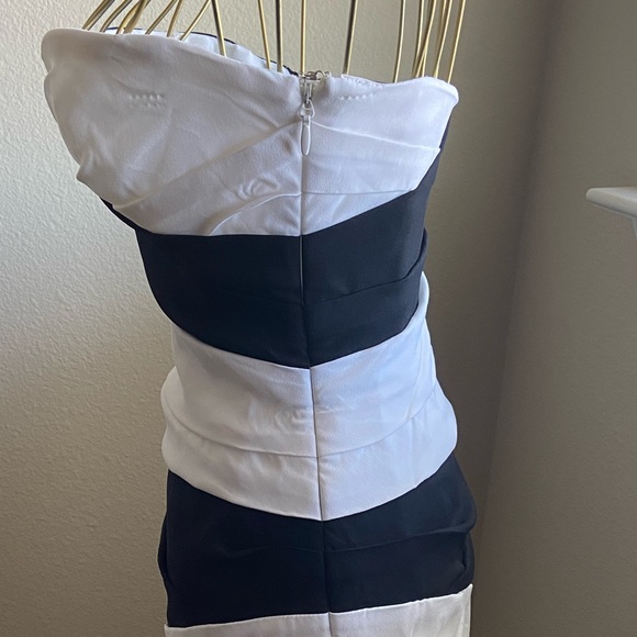 BCBGMAXAZRIA - Strapless pleated cocktail dress - Picture 3 of 5